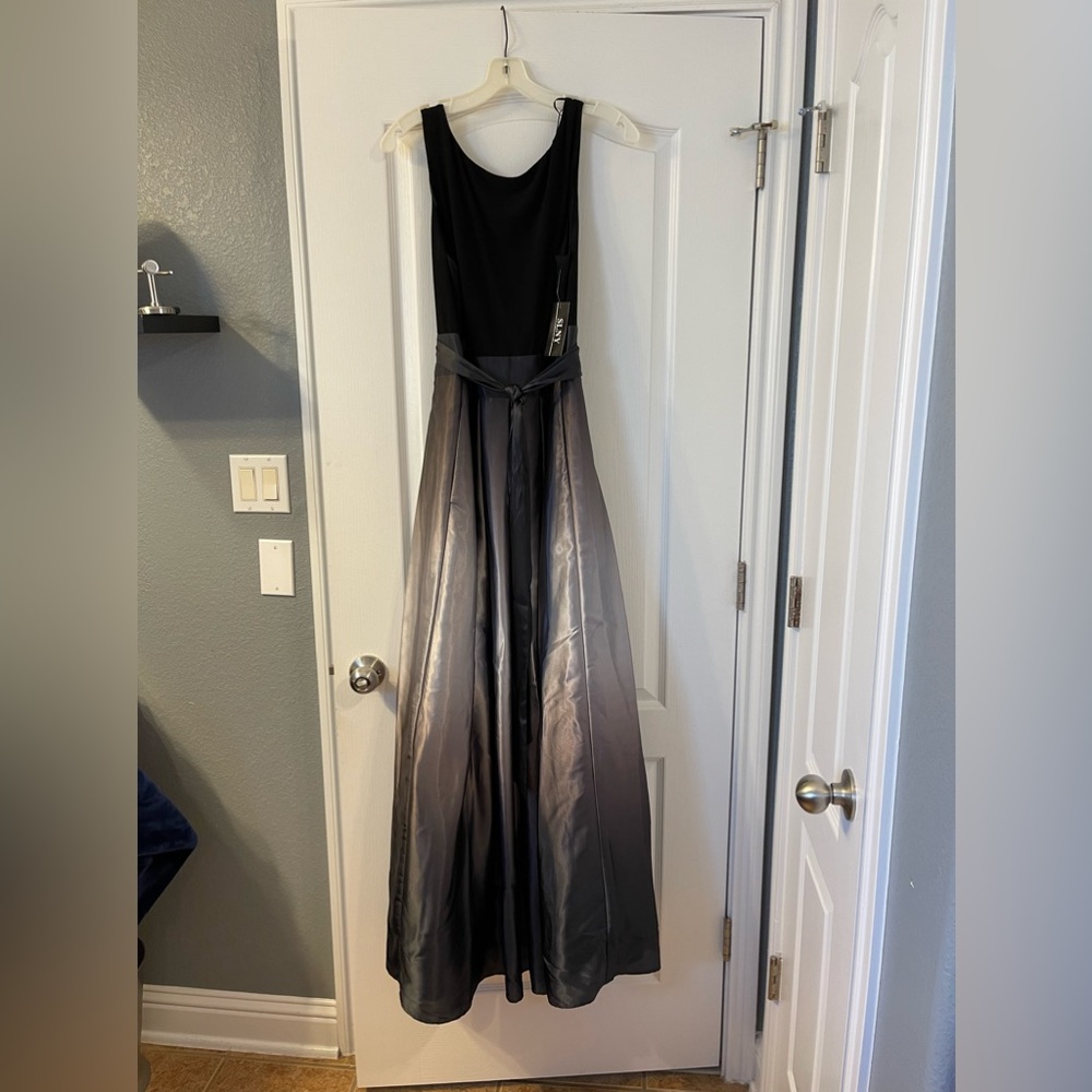 NWT black and white ombré dress with pockets size 16